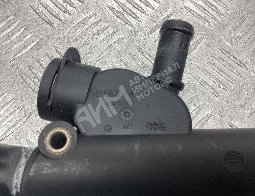 Фланец (тройник) системы охлаждения Volkswagen Golf IV (1J) 1997-2004  Volkswagen Golf Golf IV (1J) 1997-2004