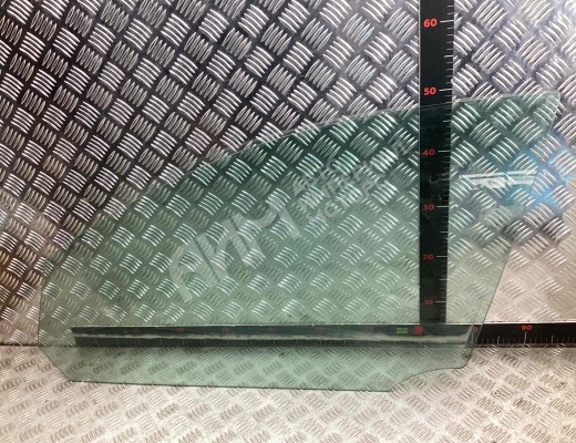 Стекло двери передней левой Volvo V50 (MW) 2003-2007  Volvo V50 V50 (MW) 2003-2007