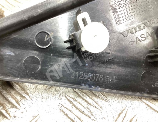 Накладка двери задней правой Volvo V50 (MW) 2003-2007  Volvo V50 V50 (MW) 2003-2007