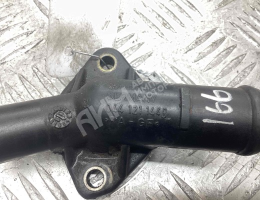 Фланец (тройник) системы охлаждения Volkswagen Golf IV (1J) 1997-2004  Volkswagen Golf Golf IV (1J) 1997-2004