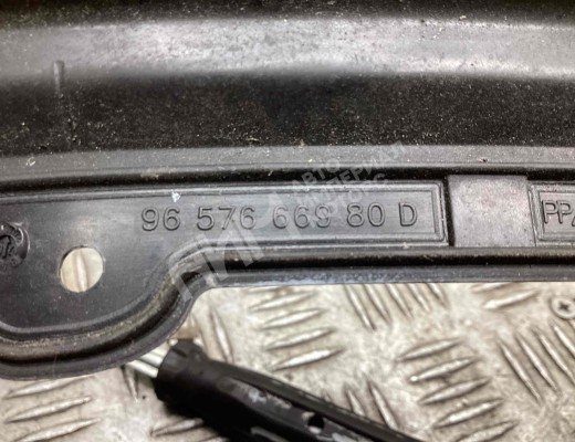 Уплотнитель двери передней правой Peugeot 407 2004-2010  Peugeot 407 407 2004-2010