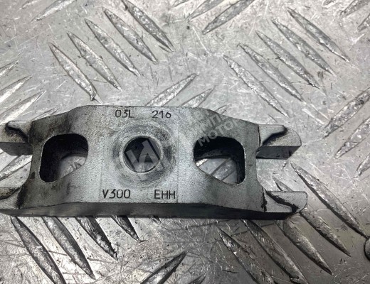 Скоба (кронштейн) крепления форсунки Volkswagen Amarok I (2H) 2010-2016  Volkswagen Amarok Amarok I (2H) 2010-2016