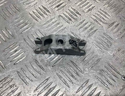 Скоба (кронштейн) крепления форсунки Volkswagen Amarok I (2H) 2010-2016  Volkswagen Amarok Amarok I (2H) 2010-2016