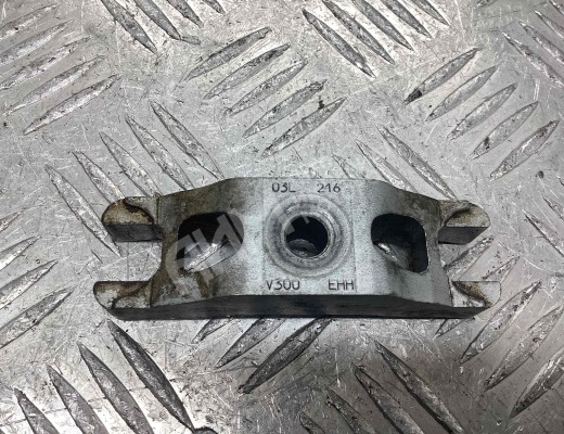 Скоба (кронштейн) крепления форсунки Volkswagen Amarok I (2H) 2010-2016  Volkswagen Amarok Amarok I (2H) 2010-2016