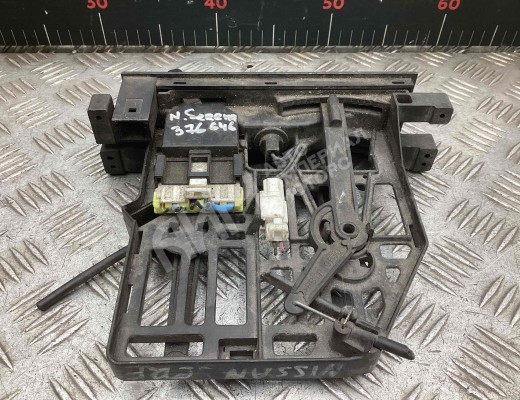 Блок управления печки/климат-контроля Nissan Serena (C23) 1991-2001  Nissan Serena Serena (C23) 1991-2001