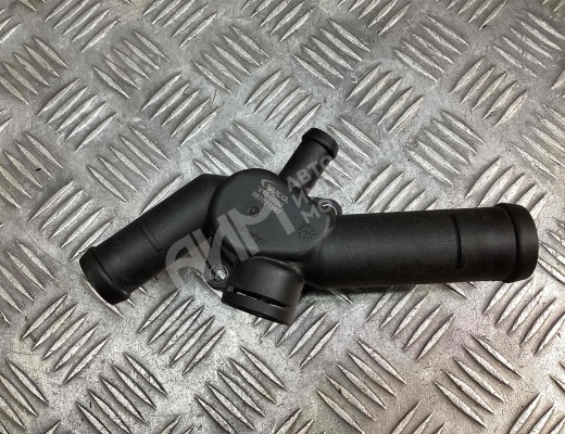 Фланец (тройник) системы охлаждения Audi A3 I (8L) 1996-2000  Audi A3 A3 I (8L) 1996-2000