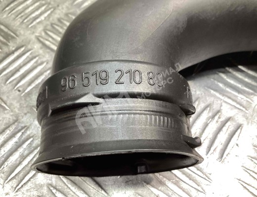 Патрубок воздушного фильтра Peugeot 607 2004-2009 рестайлинг  Peugeot 607 607 2004-2009 рестайлинг