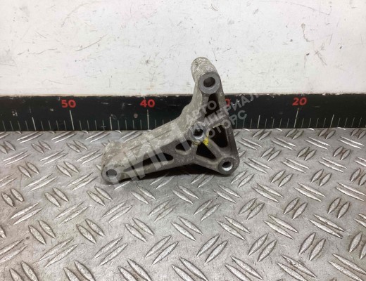 Кронштейн генератора Renault Midlum I 2000-2006  Renault Midlum Midlum I 2000-2006