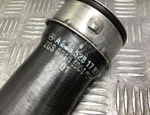 Патрубок интеркулера Mercedes C (W203) 2000-2004  Mercedes C C (W203) 2000-2004