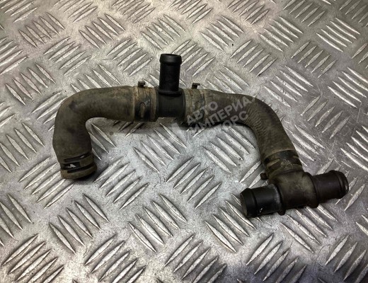 Фланец (тройник) системы охлаждения Seat Alhambra I (7M) 2000-2010 рестайлинг  Seat Alhambra Alhambra I (7M) 2000-2010 рестайлинг