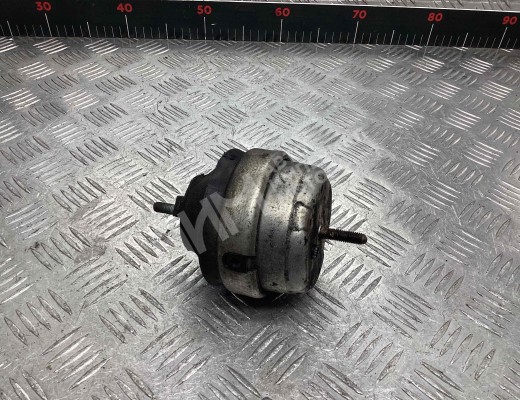 Подушка крепления двигателя Audi A6 C5 (4B) 1997-2001  Audi A6 A6 C5 (4B) 1997-2001