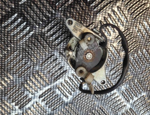 Кнопка открытия багажника Audi 100 C4 (4A) 1990-1995  Audi 100 100 C4 (4A) 1990-1995