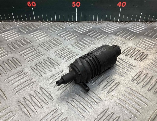 Насос (моторчик) омывателя стекла Audi 80 B4 (8C) 1991-1995  Audi 80 80 B4 (8C) 1991-1995