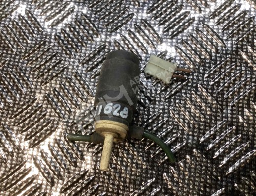 Насос (моторчик) омывателя стекла Volkswagen Passat B3 1988-1993  Volkswagen Passat Passat B3 1988-1993