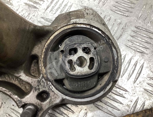 Кронштейн полуоси Peugeot 307 (3A/3H) 2001-2005  Peugeot 307 307 (3A/3H) 2001-2005