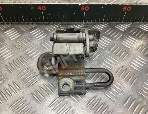 Петля двери передней правой Volkswagen Golf IV (1J) 1997-2004  Volkswagen Golf Golf IV (1J) 1997-2004