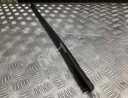 Молдинг стекла двери передней правой наружный Volkswagen Golf IV (1J) 1997-2004  Volkswagen Golf Golf IV (1J) 1997-2004