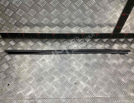 Молдинг стекла двери передней правой наружный Volkswagen Golf IV (1J) 1997-2004  Volkswagen Golf Golf IV (1J) 1997-2004