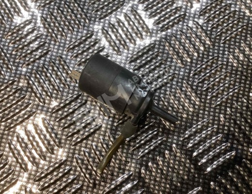 Насос (моторчик) омывателя стекла Audi 100 C3 1982-1991  Audi 100 100 C3 1982-1991