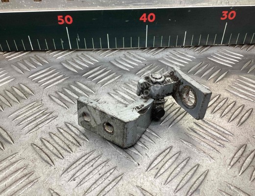 Петля двери задней правой Audi A6 C5 (4B) 1997-2001  Audi A6 A6 C5 (4B) 1997-2001