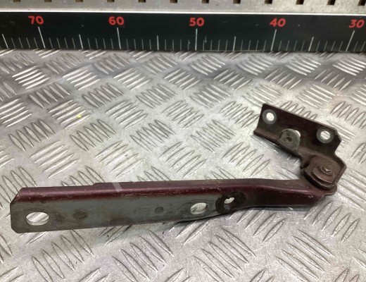 Петля капота правая Audi 100 C4 (4A) 1990-1995  Audi 100 100 C4 (4A) 1990-1995