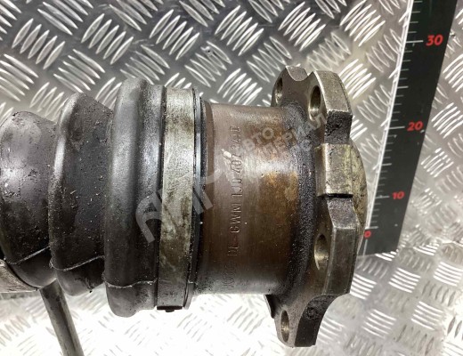 Полуось передняя левая (приводной вал, ШРУС) Audi A4 B6 (8EC, 8E5) 2000-2004  Audi A4 A4 B6 (8EC, 8E5) 2000-2004