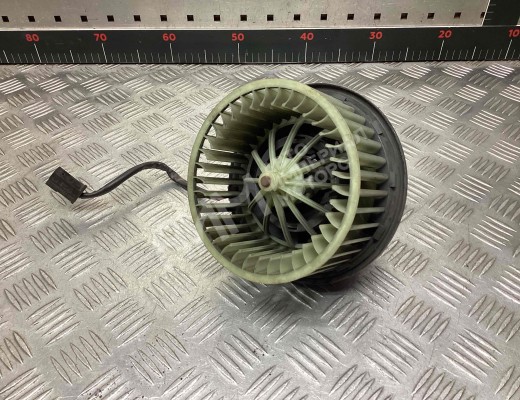 Моторчик печки Audi 80 B4 (8C) 1991-1995  Audi 80 80 B4 (8C) 1991-1995