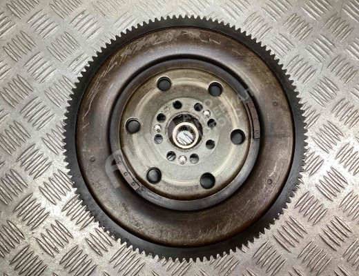 Маховик Audi A6 C5 (4B) 2001-2004 рестайлинг  Audi A6 A6 C5 (4B) 2001-2004 рестайлинг