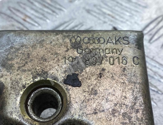 Замок двери передней правой Volkswagen Golf II 1983-1992  Volkswagen Golf Golf II 1983-1992