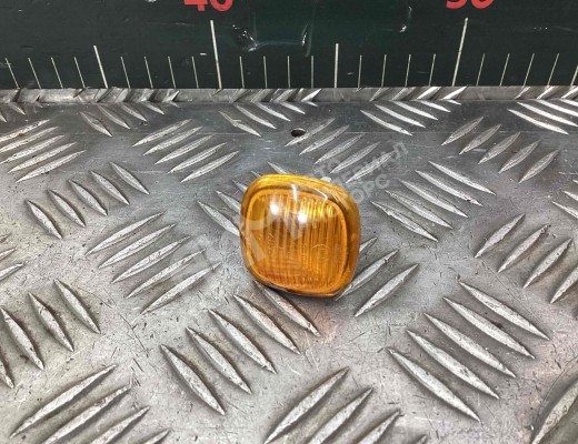 Повторитель передний правый Audi A4 B5 (8D) 1994-1999  Audi A4 A4 B5 (8D) 1994-1999