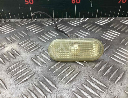 Повторитель передний правый Volkswagen Bora (1J) 1998-2005  Volkswagen Bora Bora (1J) 1998-2005