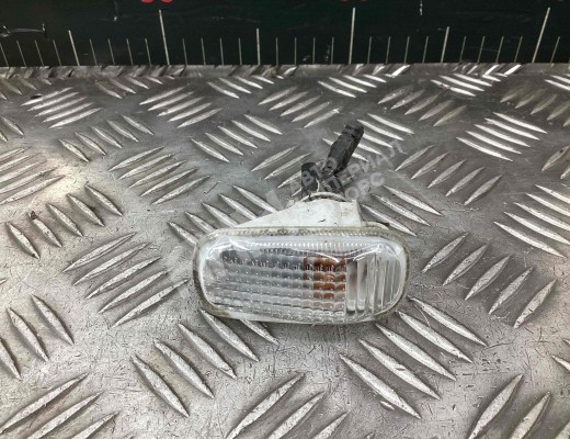 Повторитель передний правый Honda CR-V II (RD8, RD9) 2004-2006 рестайлинг  Honda CR-V CR-V II (RD8, RD9) 2004-2006 рестайлинг