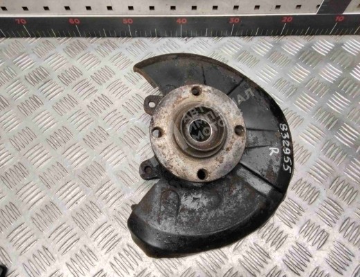 Ступица передняя правая Audi 80 B3 (89) 1986-1991  Audi 80 80 B3 (89) 1986-1991