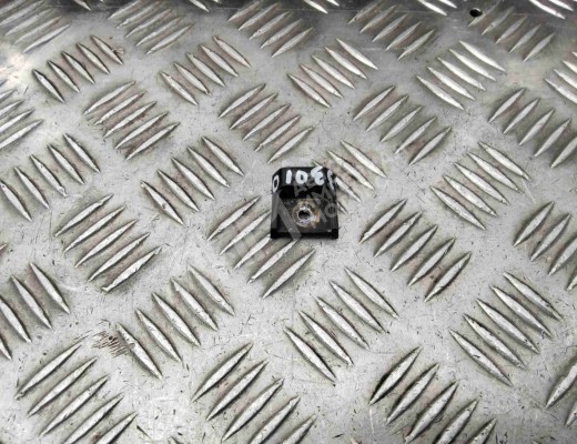 Кронштейн крепления бампера переднего Audi 100 C3 1982-1991  Audi 100 100 C3 1982-1991