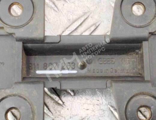 Кронштейн крепления бампера переднего Audi 100 C3 1982-1991  Audi 100 100 C3 1982-1991