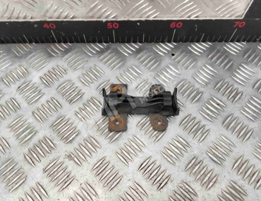 Кронштейн крепления бампера переднего Audi 100 C3 1982-1991  Audi 100 100 C3 1982-1991