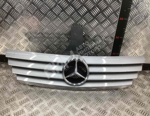 Решетка радиатора Mercedes C (W203) 2000-2004  Mercedes C C (W203) 2000-2004