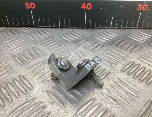 Петля двери передней левой Audi A4 B7 (8EC, 8ED) 2004-2008  Audi A4 A4 B7 (8EC, 8ED) 2004-2008