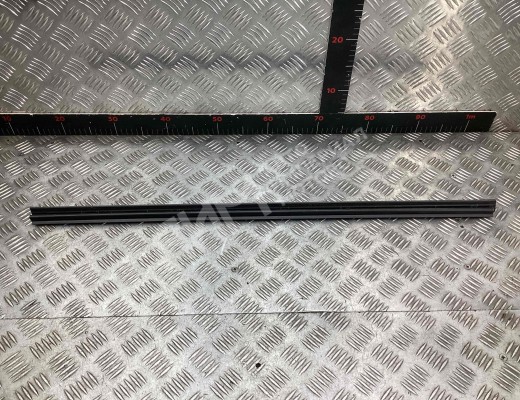 Молдинг стекла двери передней левой внутренний Volkswagen Touran I (1T) 2003-2006  Volkswagen Touran Touran I (1T) 2003-2006