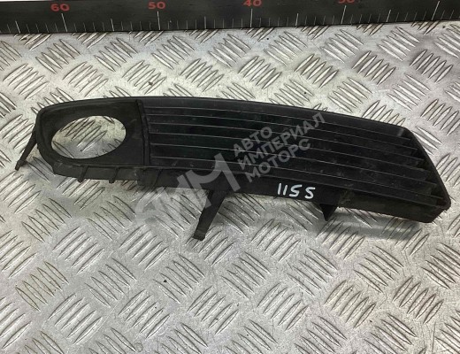 Заглушка (решетка) в бампер передний Audi A6 C5 (4B) 1997-2001  Audi A6 A6 C5 (4B) 1997-2001