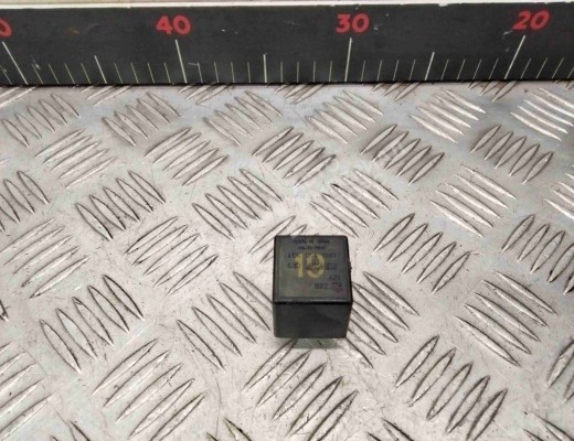 Реле стеклоочистителей (дворников) Audi 80 B3 (89) 1986-1991  Audi 80 80 B3 (89) 1986-1991