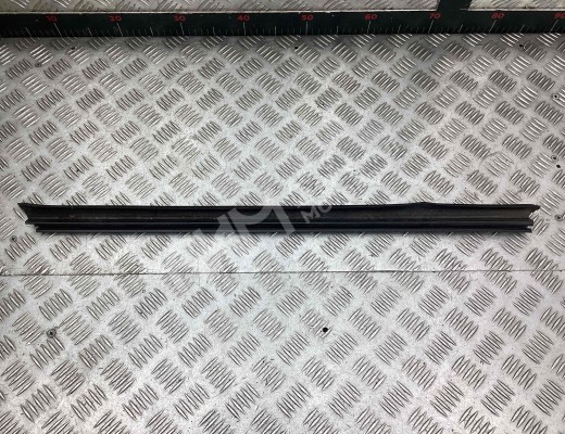 Молдинг стекла двери задней правой внутренний Volkswagen Passat B6 (3C) 2005-2010  Volkswagen Passat Passat B6 (3C) 2005-2010