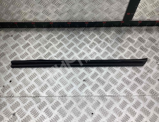 Молдинг стекла двери задней правой внутренний Volkswagen Passat B6 (3C) 2005-2010  Volkswagen Passat Passat B6 (3C) 2005-2010