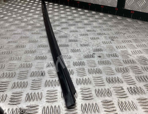 Молдинг стекла двери передней правой наружный Mercedes A (W169) 2004-2012  Mercedes A A (W169) 2004-2012