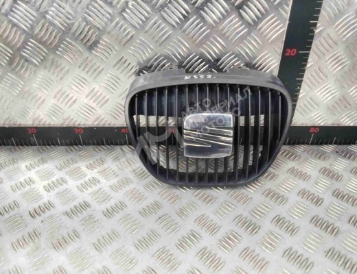 Решетка радиатора Seat Ibiza III (6L) 2002-2008  Seat Ibiza Ibiza III (6L) 2002-2008