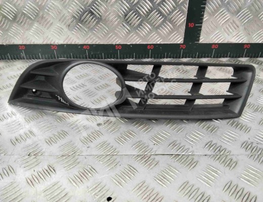 Заглушка (решетка) в бампер передний Volkswagen Passat B6 (3C) 2005-2010  Volkswagen Passat Passat B6 (3C) 2005-2010