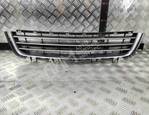 Заглушка (решетка) в бампер передний Opel Astra H 2007-2010 рестайлинг  Opel Astra Astra H 2007-2010 рестайлинг