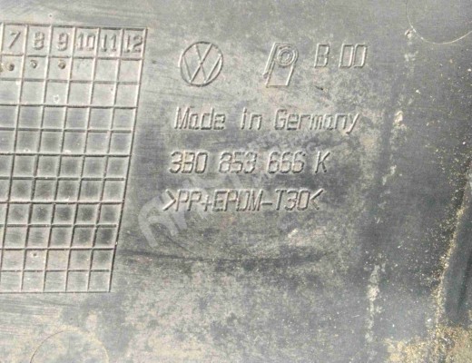 Заглушка (решетка) в бампер передний Volkswagen Passat B5+ (3B) 2000-2005 рестайлинг  Volkswagen Passat Passat B5+ (3B) 2000-2005 рестайлинг