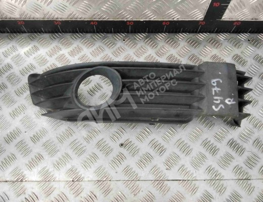 Заглушка (решетка) в бампер передний Volkswagen Passat B5+ (3B) 2000-2005 рестайлинг  Volkswagen Passat Passat B5+ (3B) 2000-2005 рестайлинг