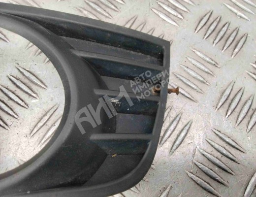 Заглушка (решетка) в бампер передний Audi A4 B6 (8EC, 8E5) 2000-2004  Audi A4 A4 B6 (8EC, 8E5) 2000-2004
